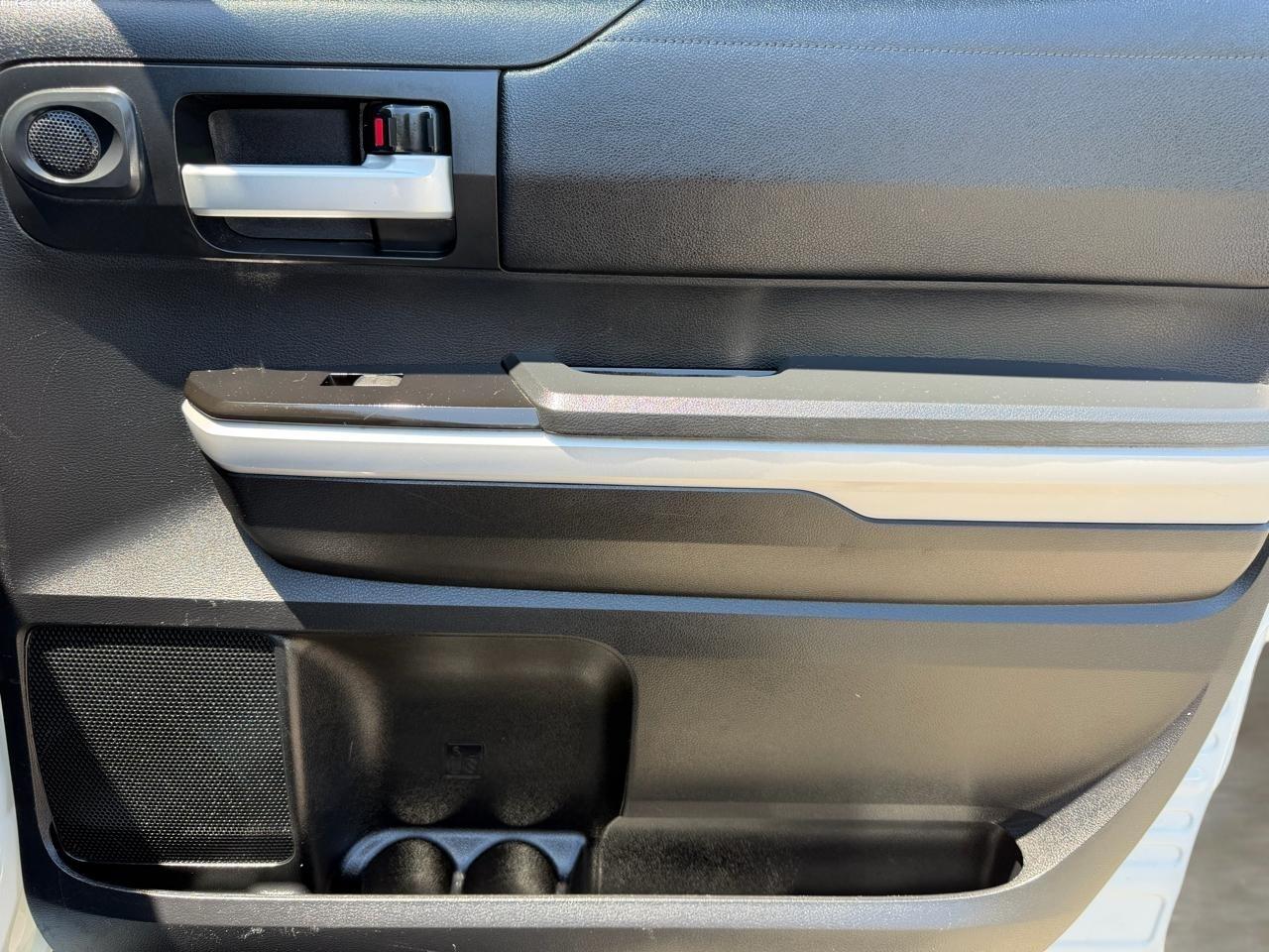 Toyota Tundra SR5 5.7L V8 FFV CrewMax 4WD 2018