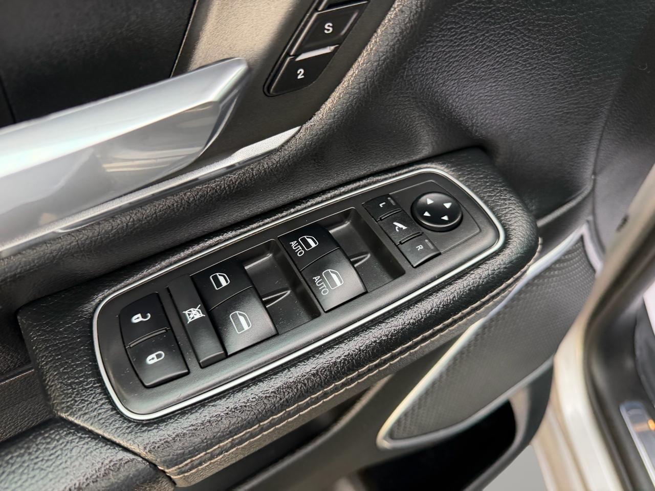 RAM 1500 Laramie Crew Cab SWB 2WD 2019