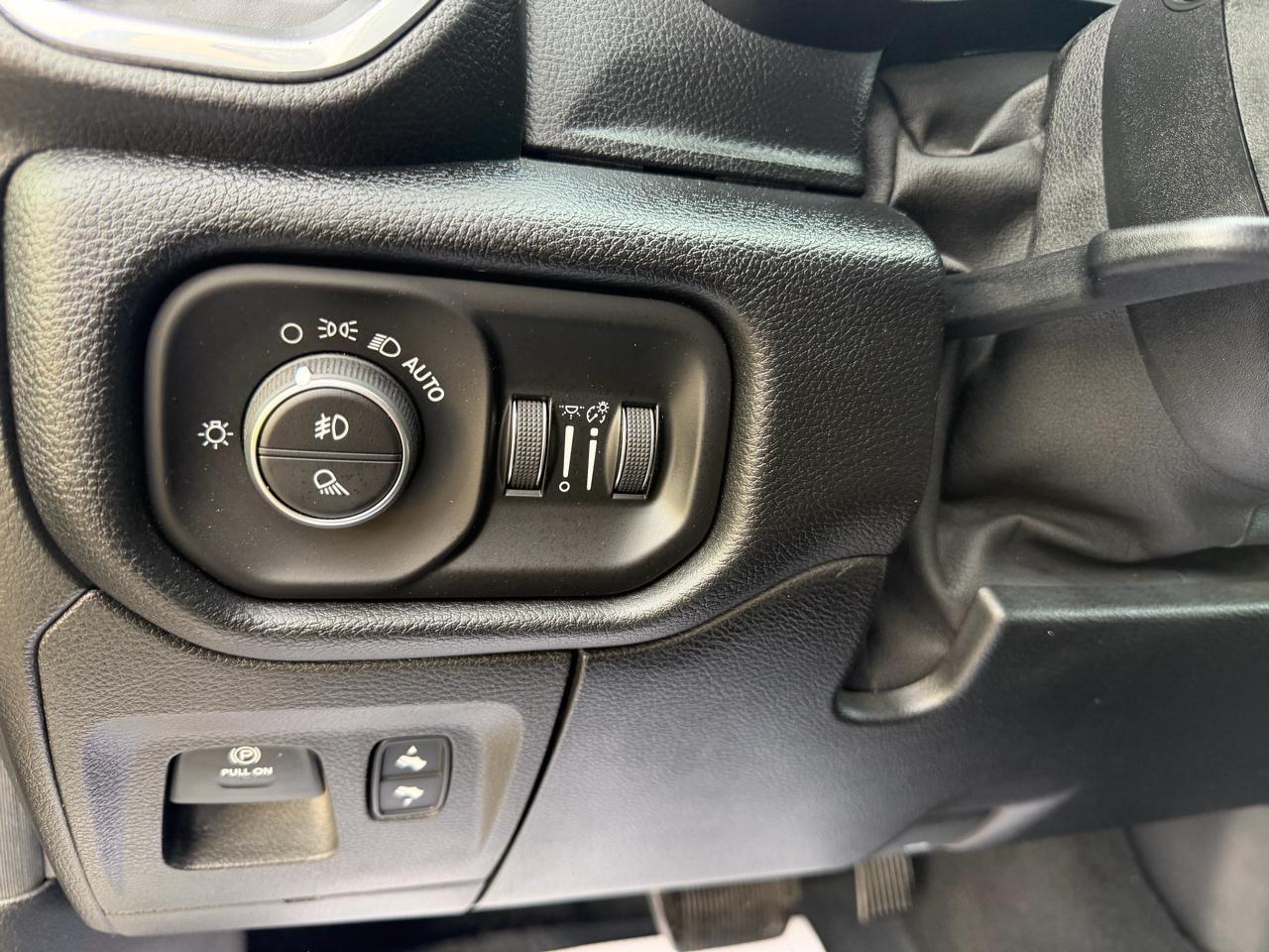 RAM 1500 Laramie Crew Cab SWB 2WD 2019