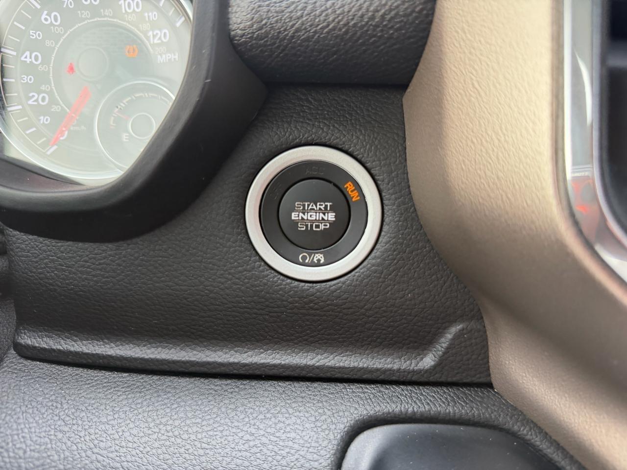 RAM 1500 Laramie Crew Cab SWB 2WD 2019