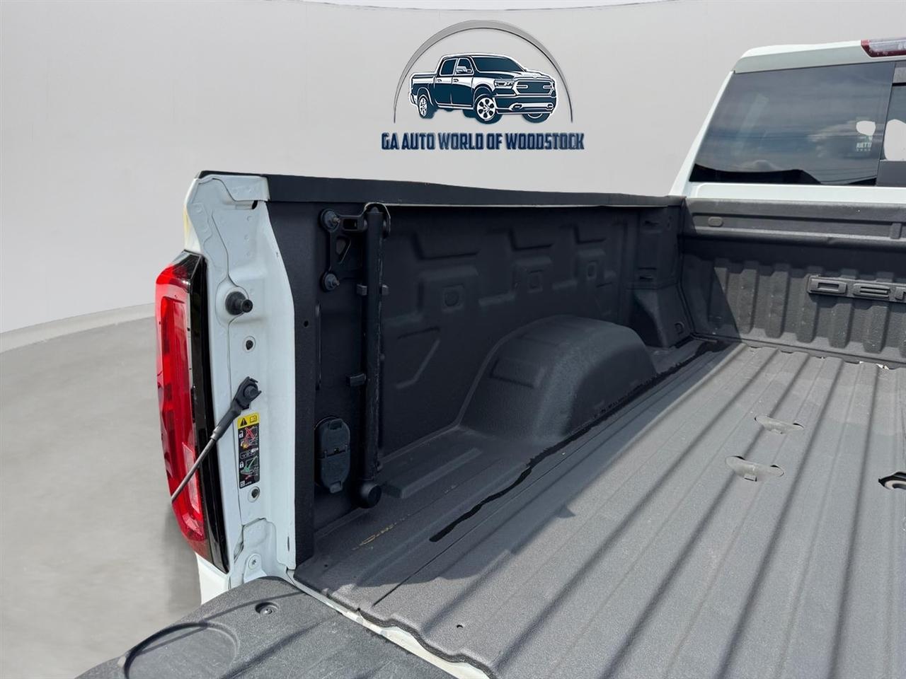 GMC Sierra 3500HD Denali Crew Cab Long Box 4WD 2023