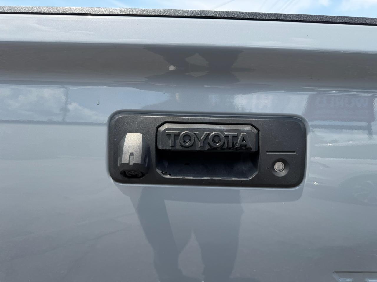 Toyota Tundra Limited 5.7L CrewMax 4WD 2021