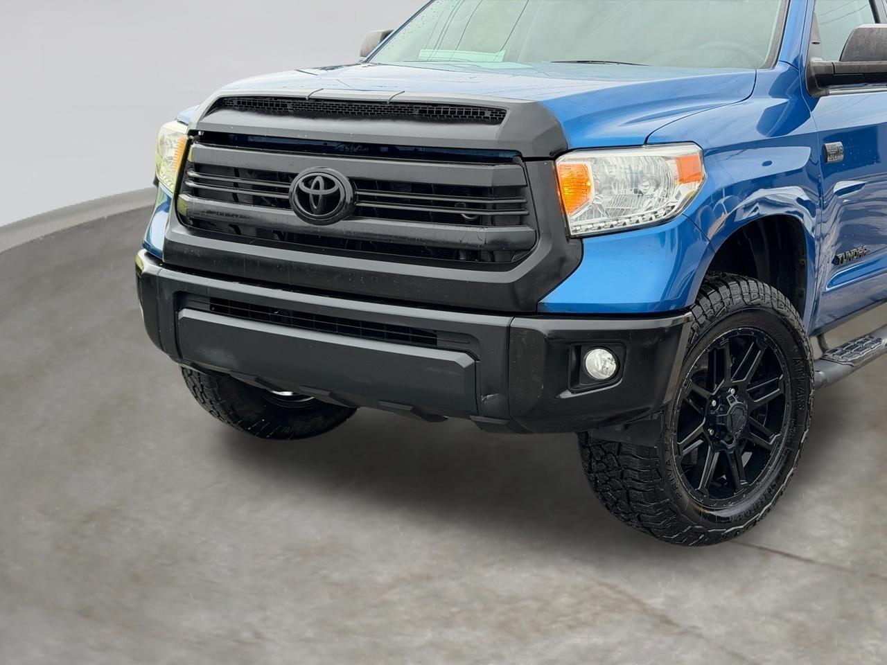 Toyota Tundra SR5 5.7L Double Cab 4WD 2017