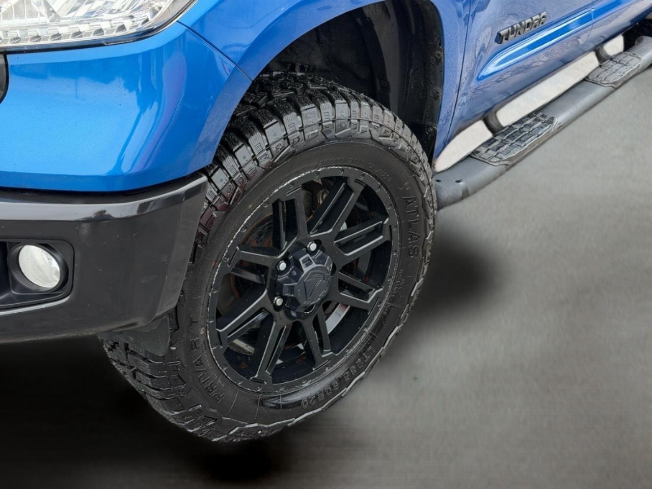 Toyota Tundra SR5 5.7L Double Cab 4WD 2017