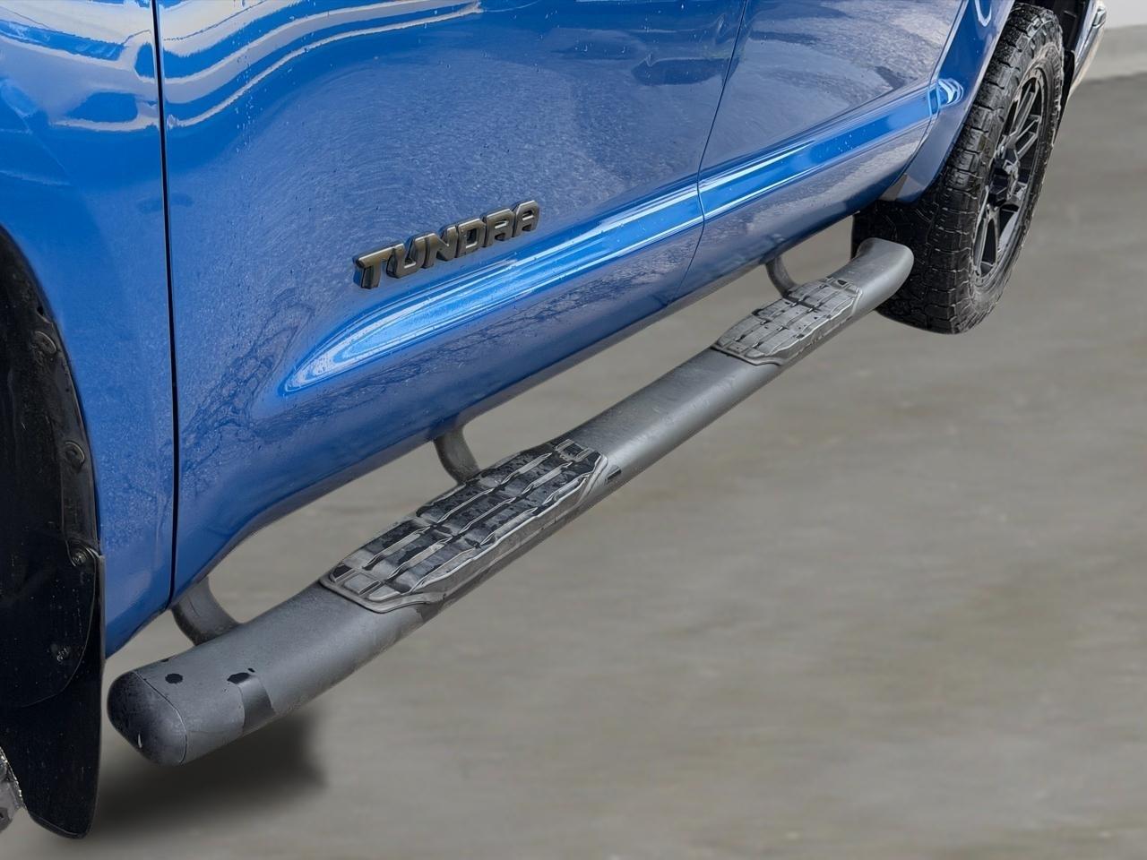 Toyota Tundra SR5 5.7L Double Cab 4WD 2017