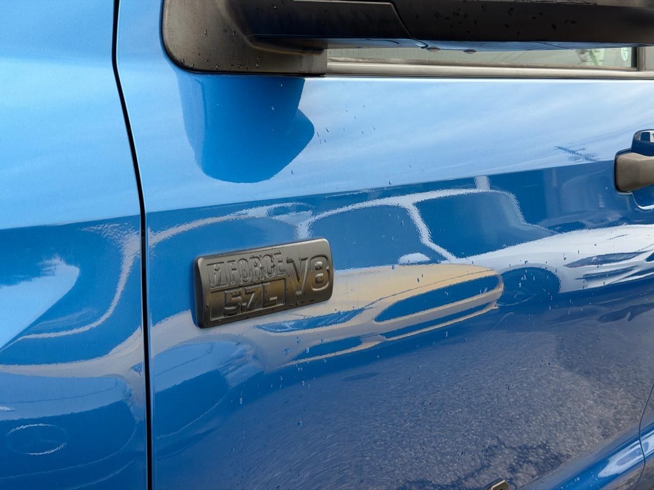 Toyota Tundra SR5 5.7L Double Cab 4WD 2017