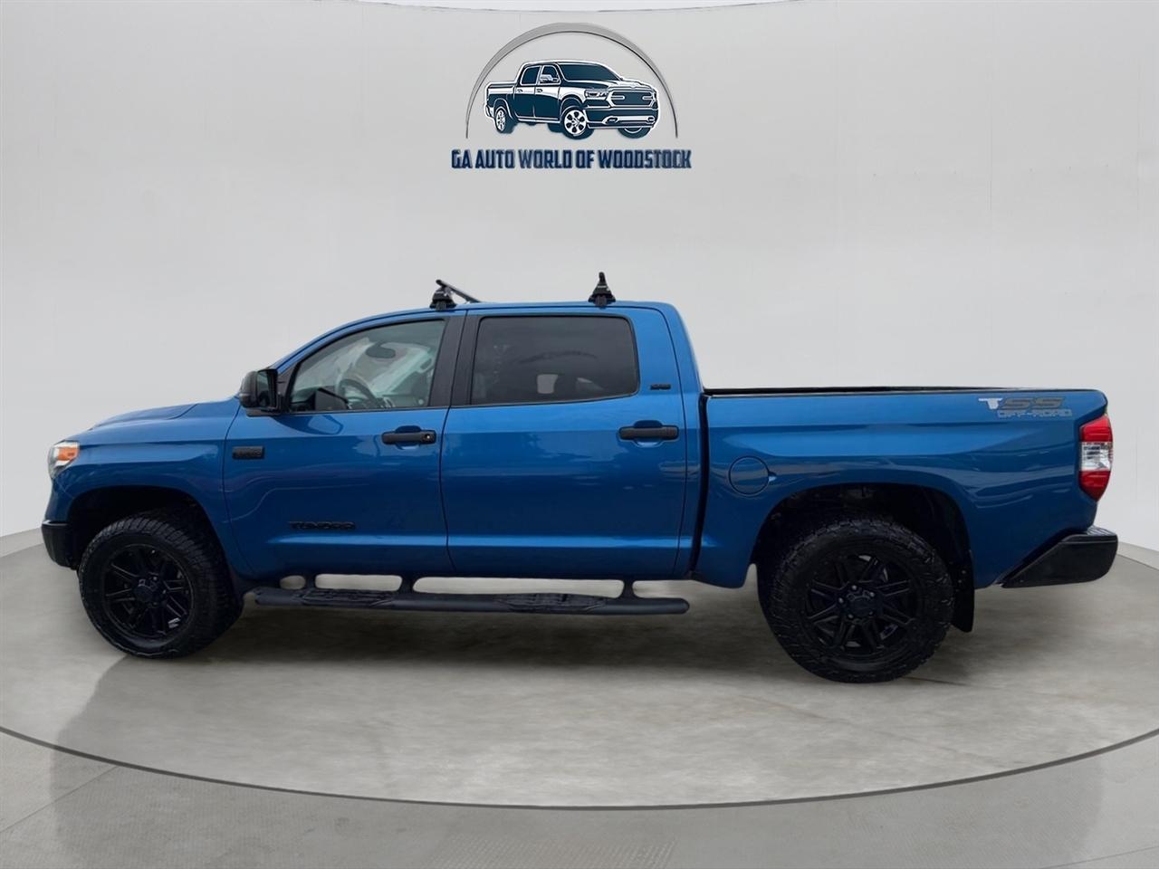 Toyota Tundra SR5 5.7L Double Cab 4WD 2017
