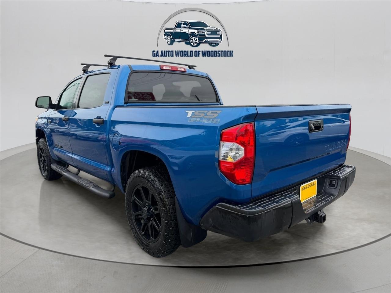 Toyota Tundra SR5 5.7L Double Cab 4WD 2017