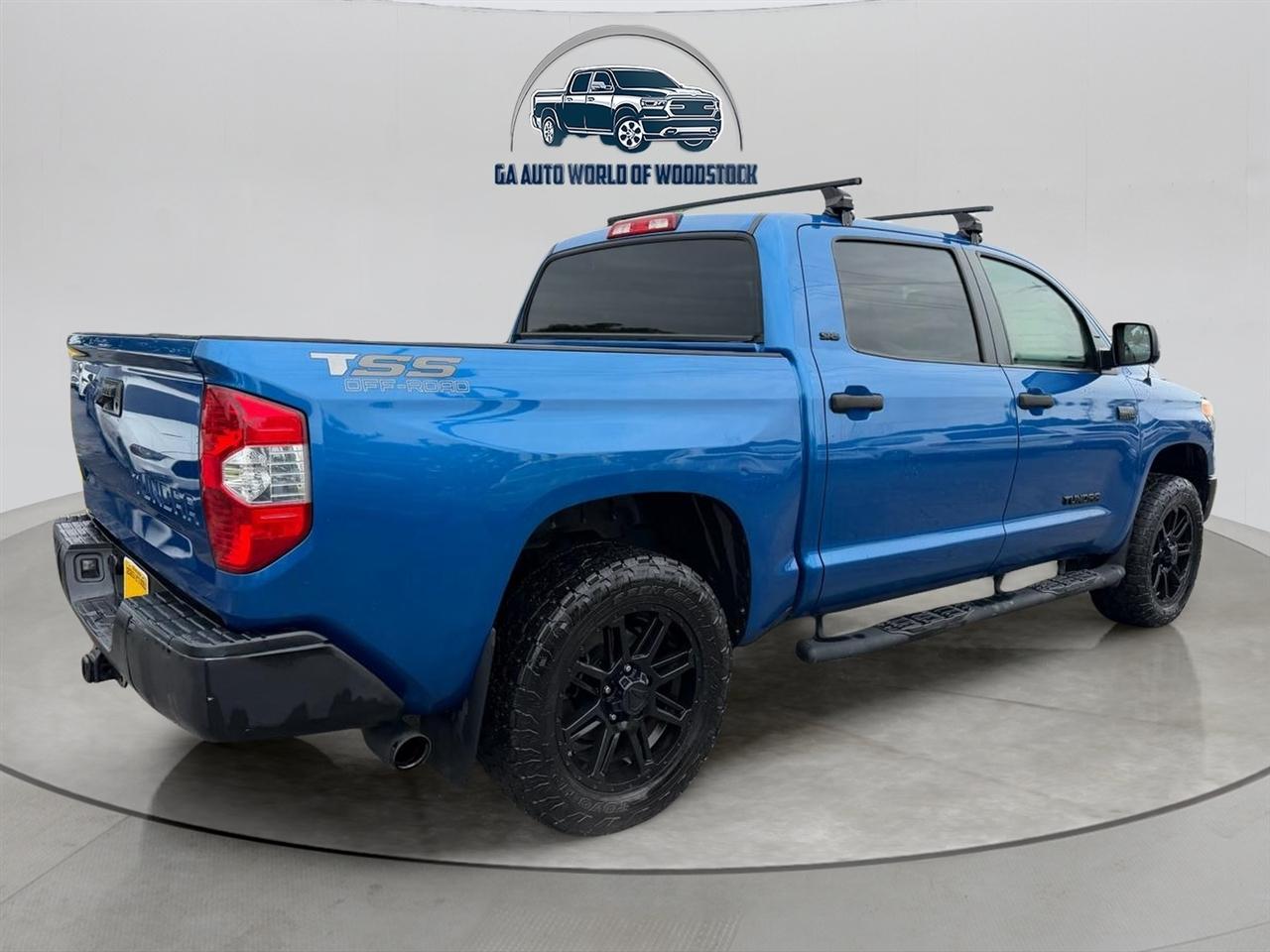 Toyota Tundra SR5 5.7L Double Cab 4WD 2017