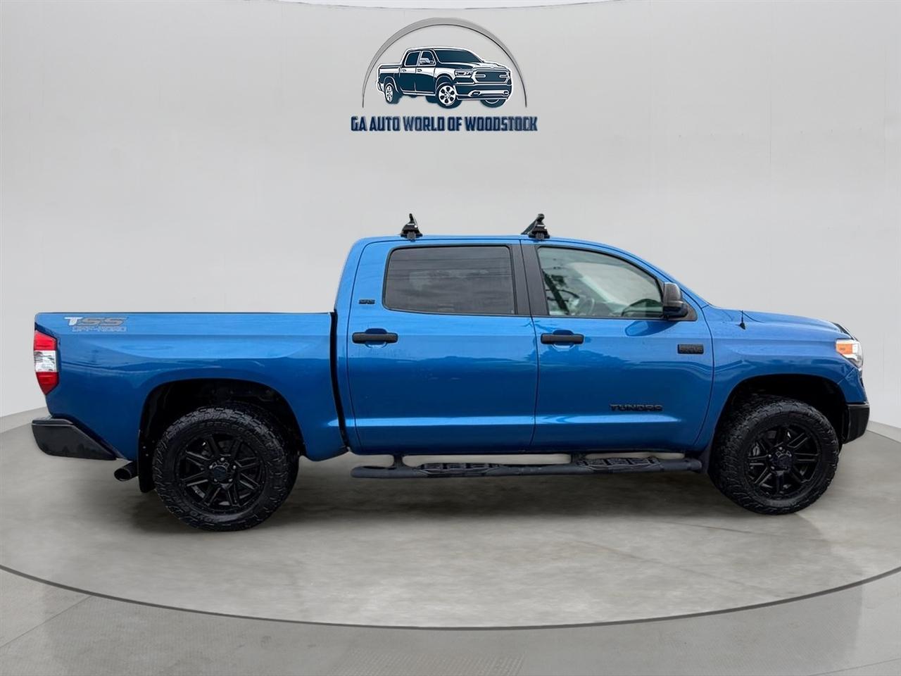 Toyota Tundra SR5 5.7L Double Cab 4WD 2017