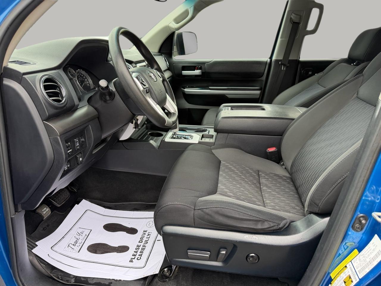 Toyota Tundra SR5 5.7L Double Cab 4WD 2017