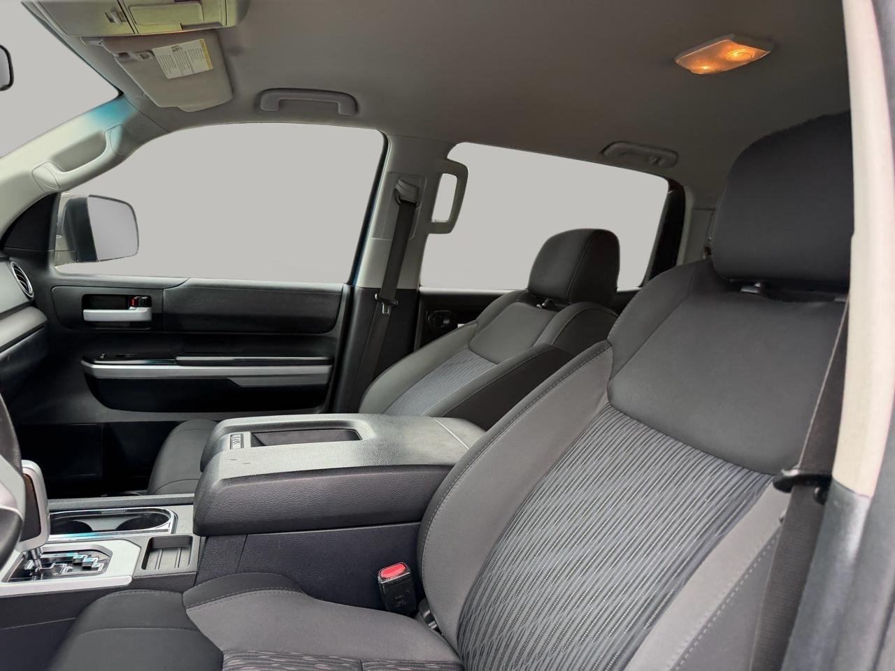 Toyota Tundra SR5 5.7L Double Cab 4WD 2017