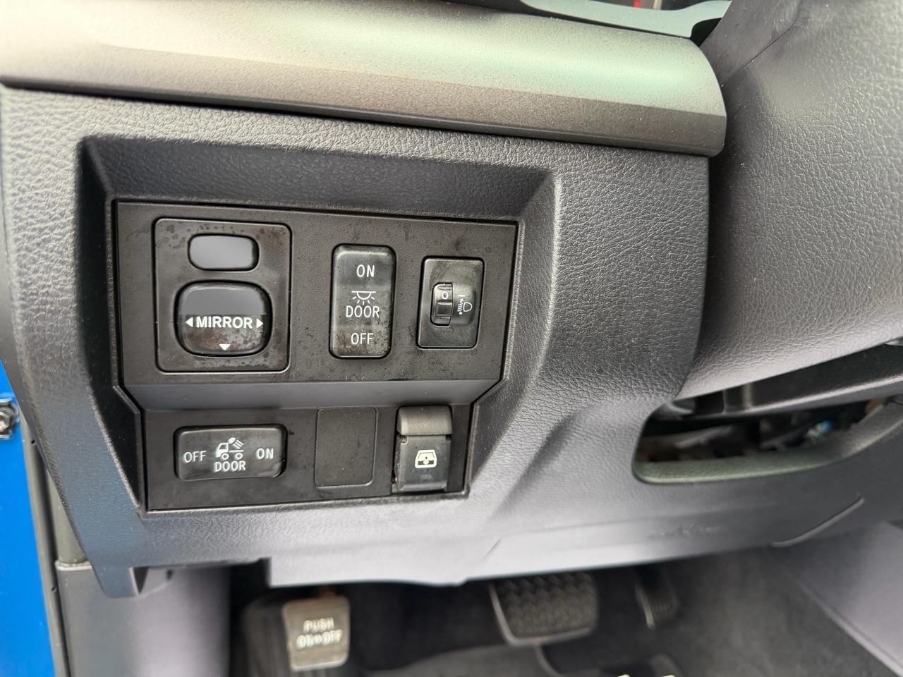 Toyota Tundra SR5 5.7L Double Cab 4WD 2017