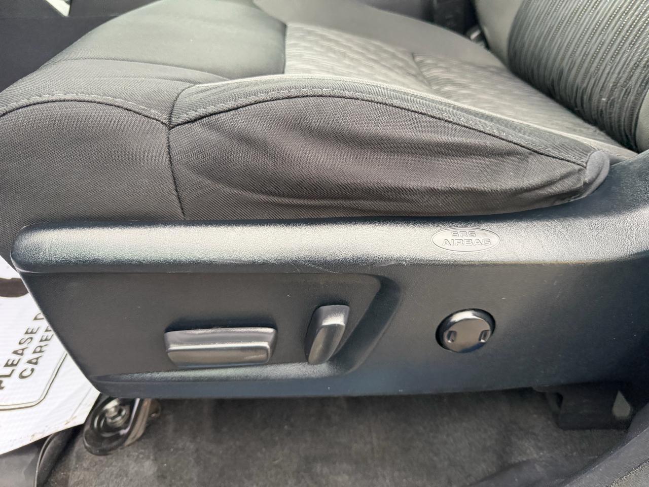 Toyota Tundra SR5 5.7L Double Cab 4WD 2017