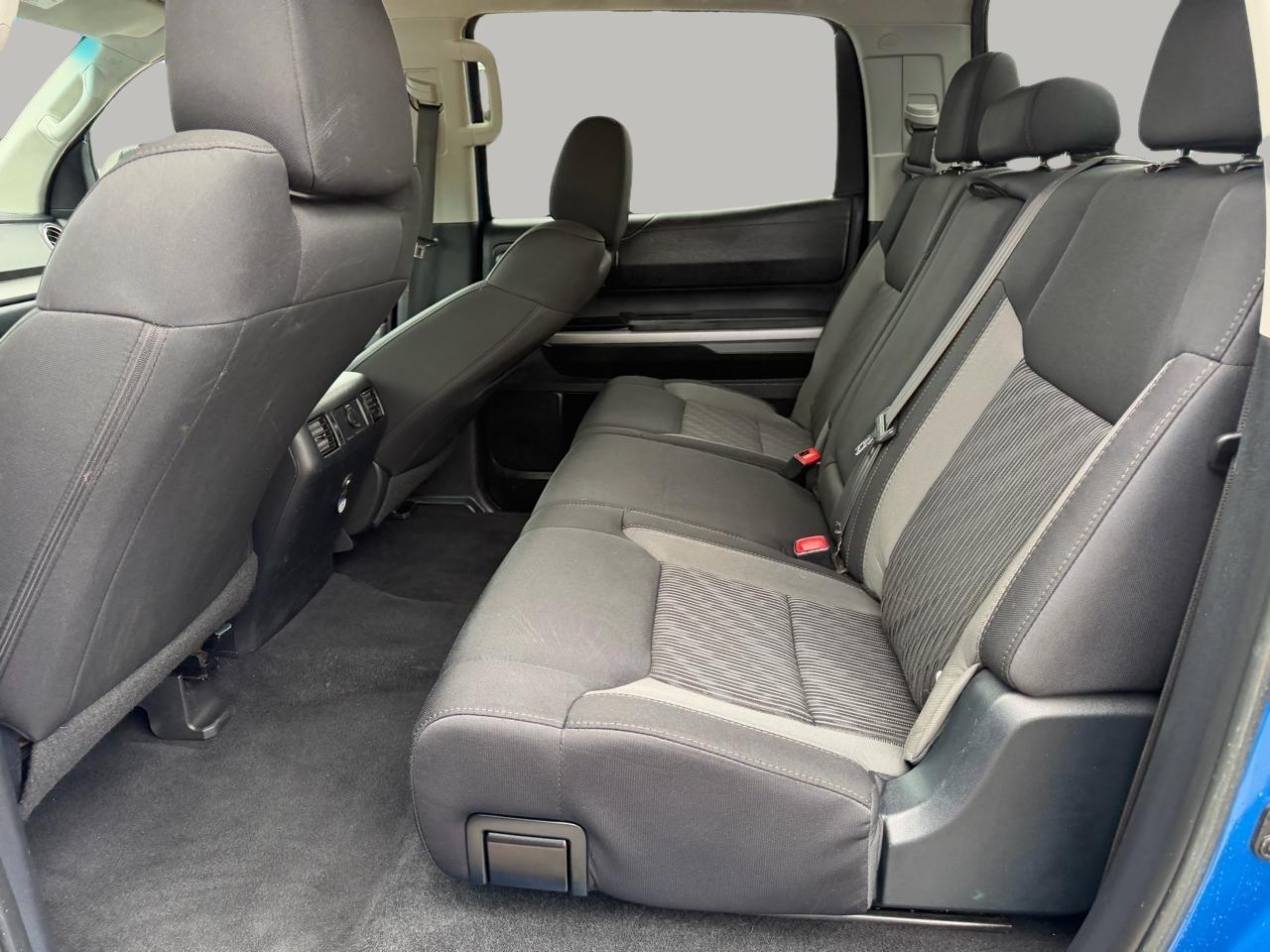 Toyota Tundra SR5 5.7L Double Cab 4WD 2017
