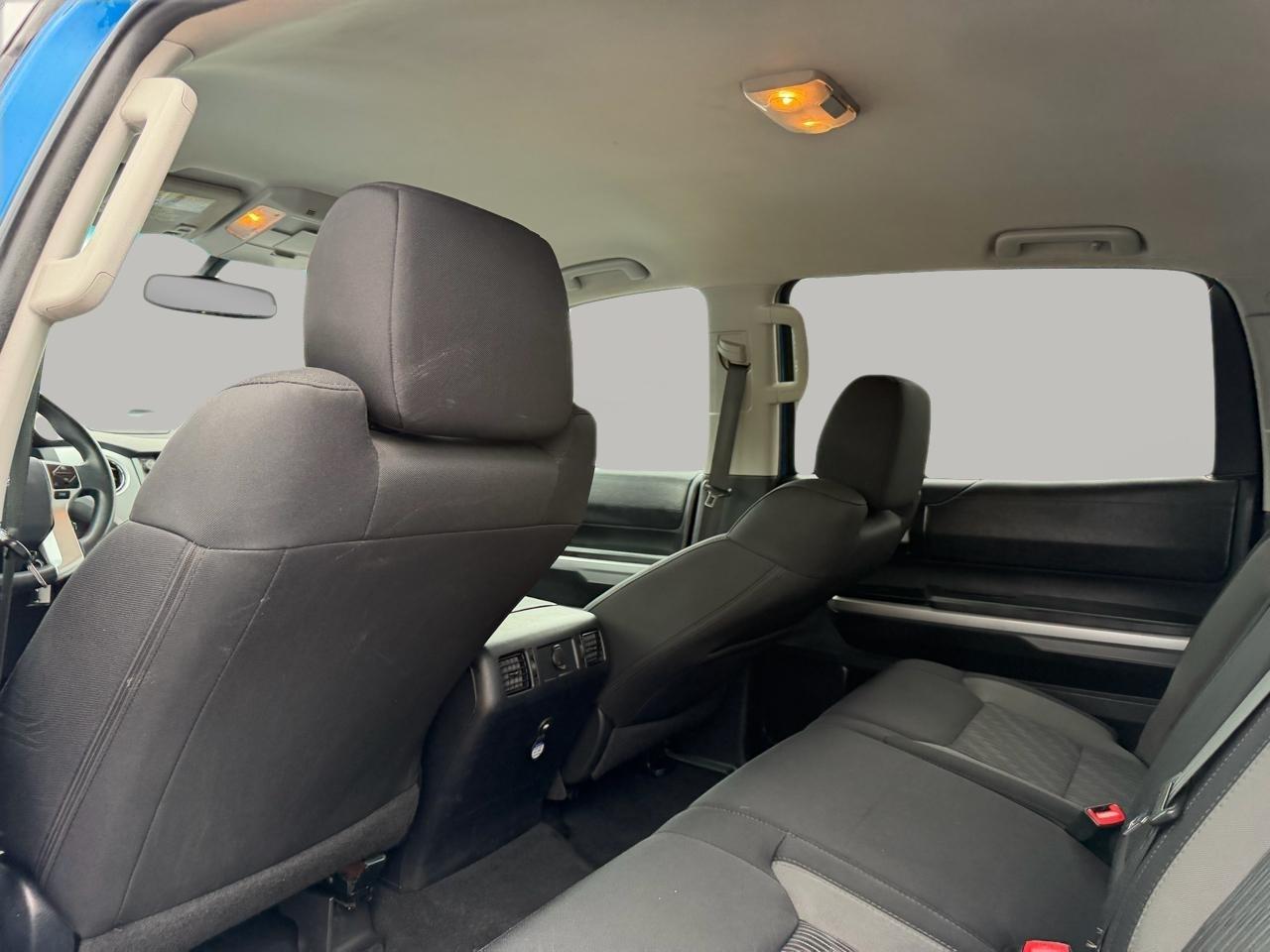 Toyota Tundra SR5 5.7L Double Cab 4WD 2017