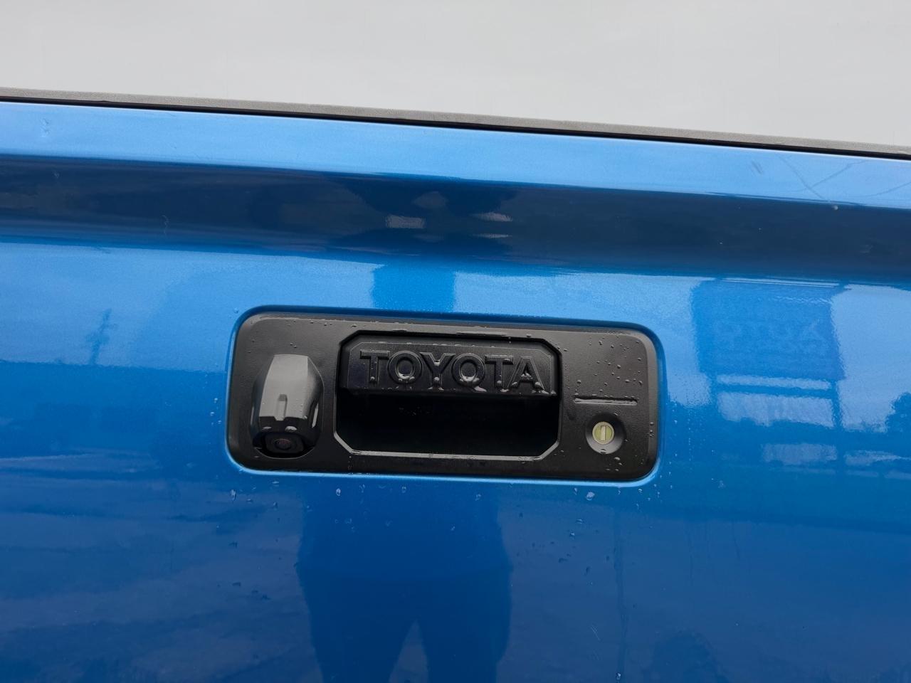 Toyota Tundra SR5 5.7L Double Cab 4WD 2017
