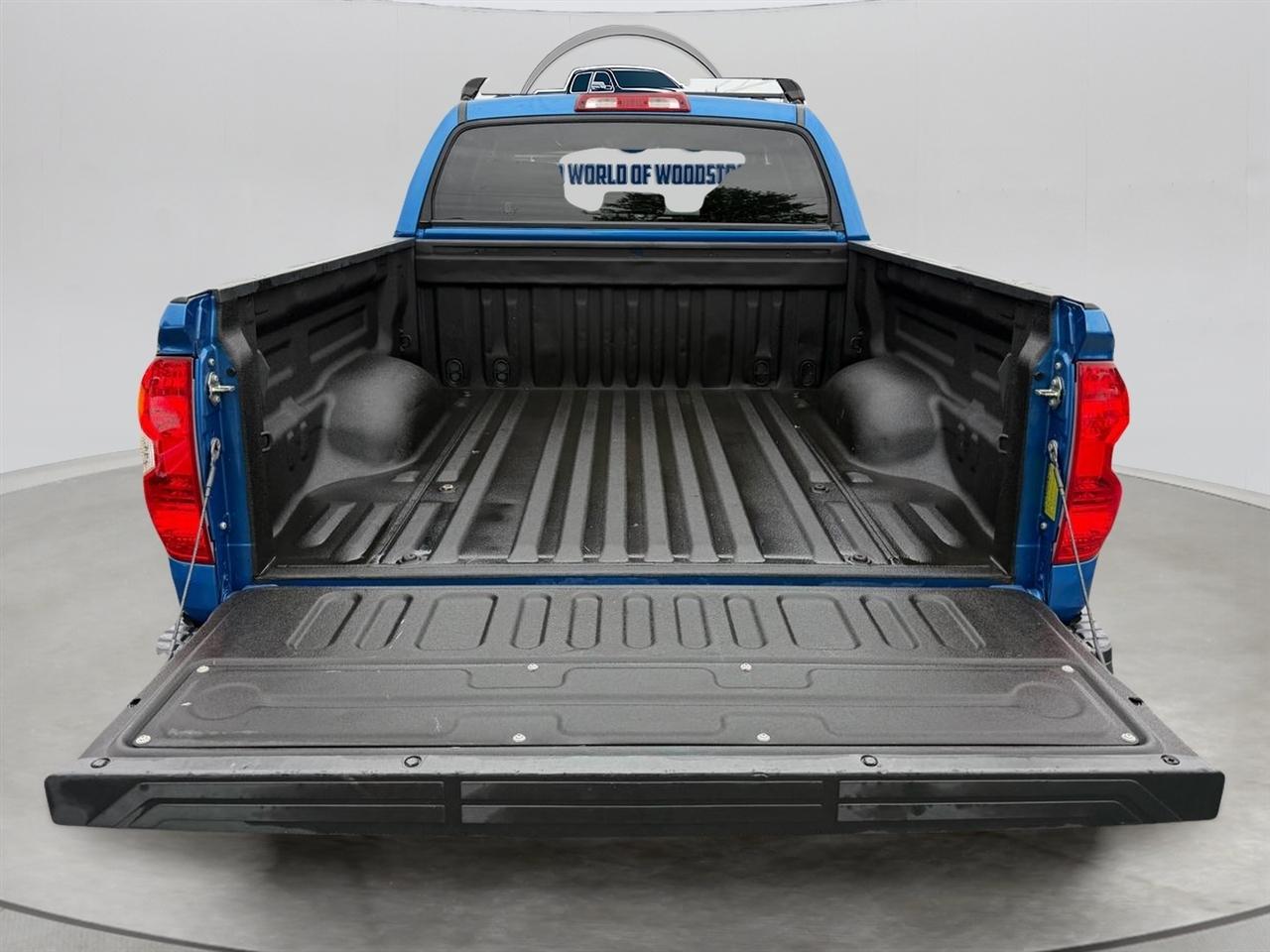 Toyota Tundra SR5 5.7L Double Cab 4WD 2017