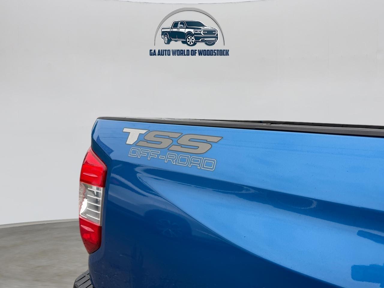Toyota Tundra SR5 5.7L Double Cab 4WD 2017