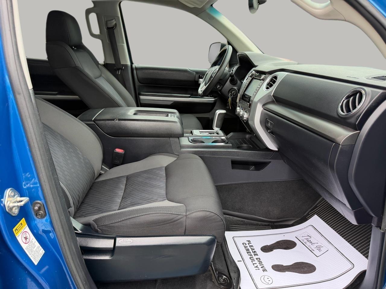 Toyota Tundra SR5 5.7L Double Cab 4WD 2017