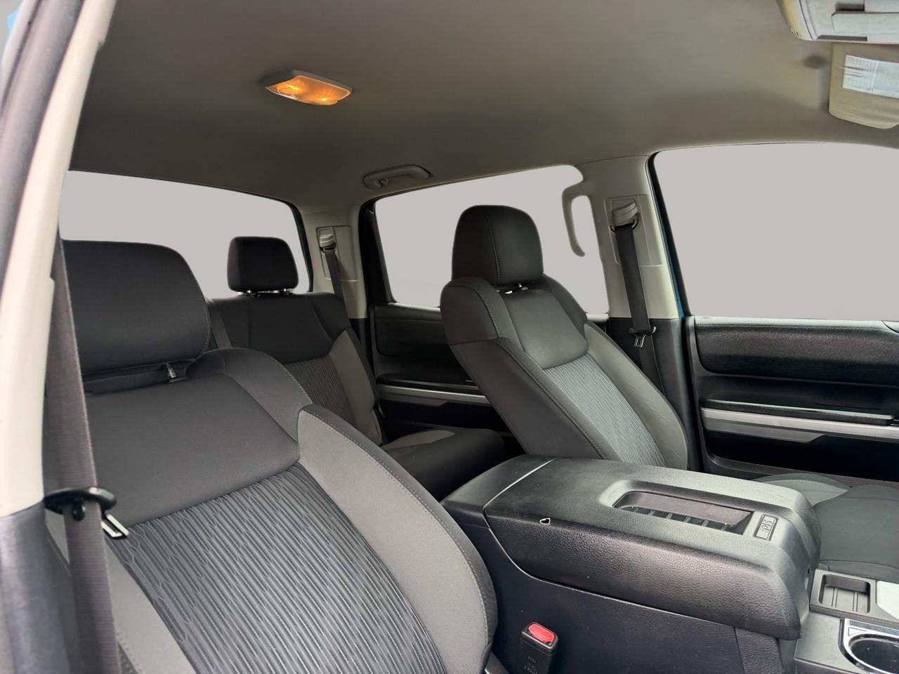 Toyota Tundra SR5 5.7L Double Cab 4WD 2017