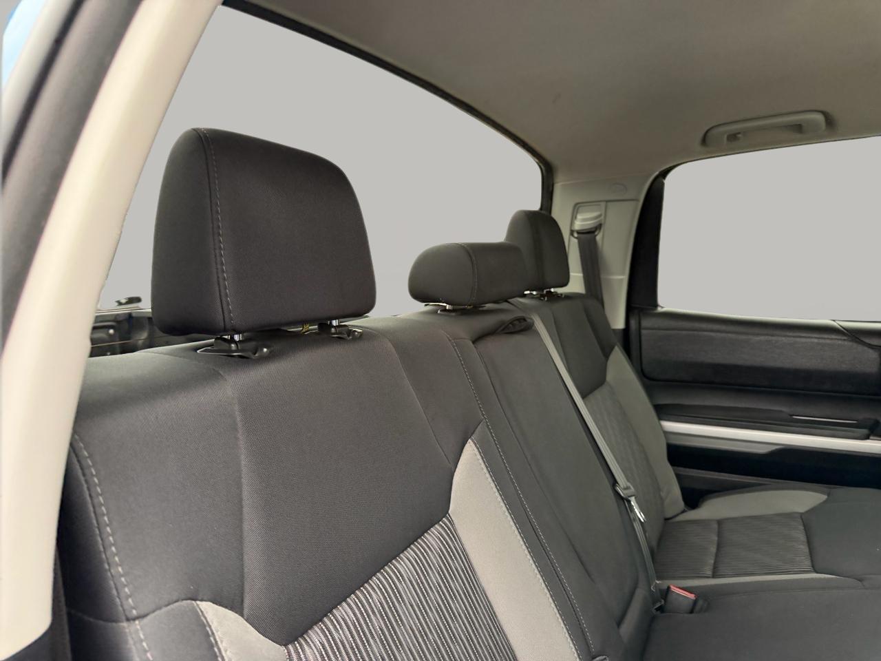 Toyota Tundra SR5 5.7L Double Cab 4WD 2017