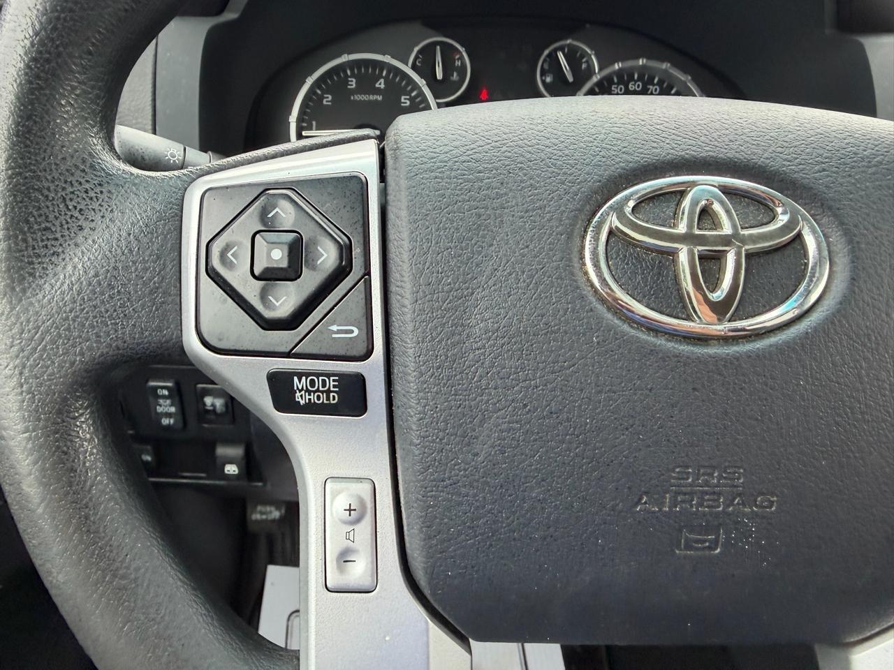 Toyota Tundra SR5 5.7L Double Cab 4WD 2017