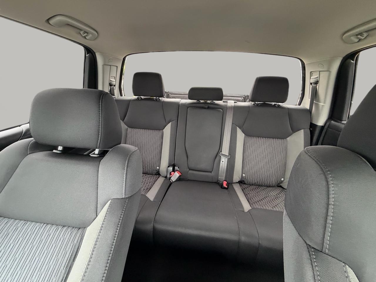 Toyota Tundra SR5 5.7L Double Cab 4WD 2017