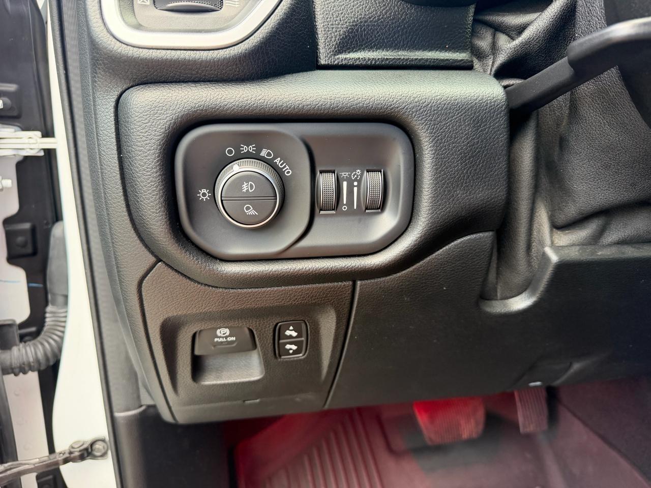 RAM 1500 Big Horn Crew Cab SWB 4WD 2021