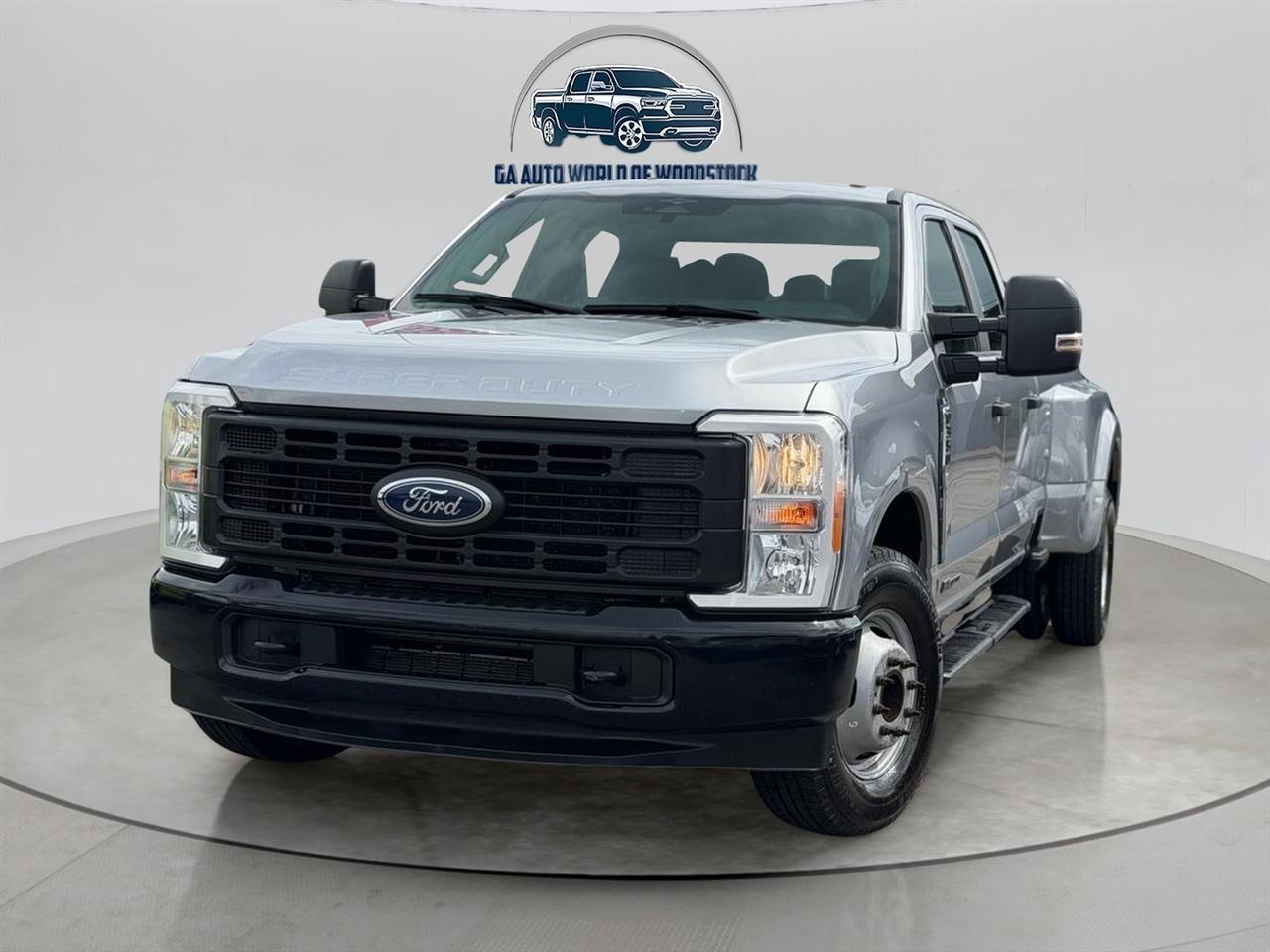 Ford F-350 SD XL Crew Cab Long Bed DRW 2WD 2023