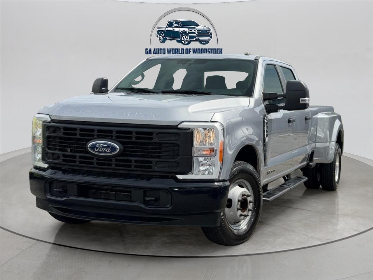 Ford F-350 SD XL Crew Cab Long Bed DRW 2WD 2023