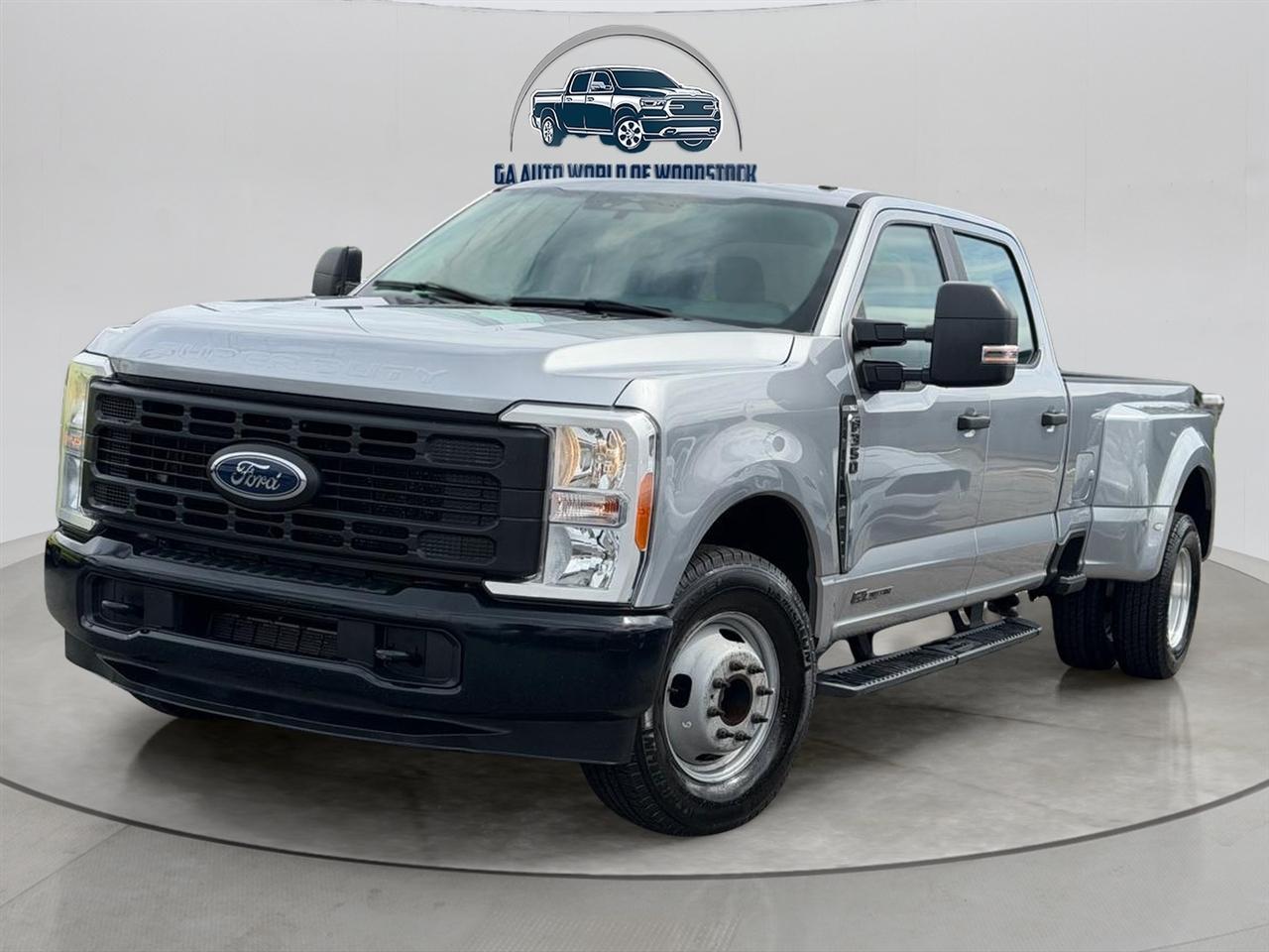 Ford F-350 SD XL Crew Cab Long Bed DRW 2WD 2023