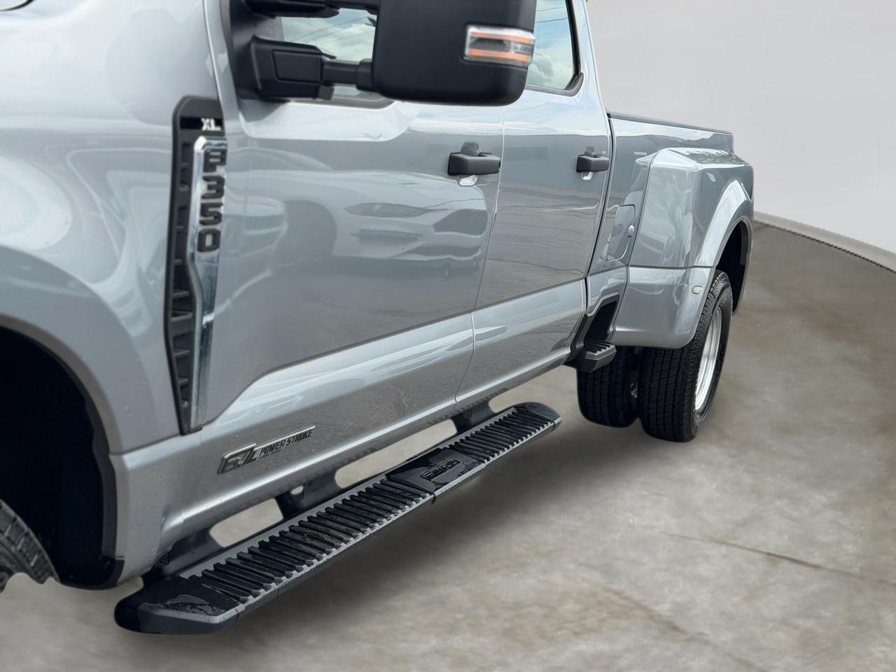 Ford F-350 SD XL Crew Cab Long Bed DRW 2WD 2023