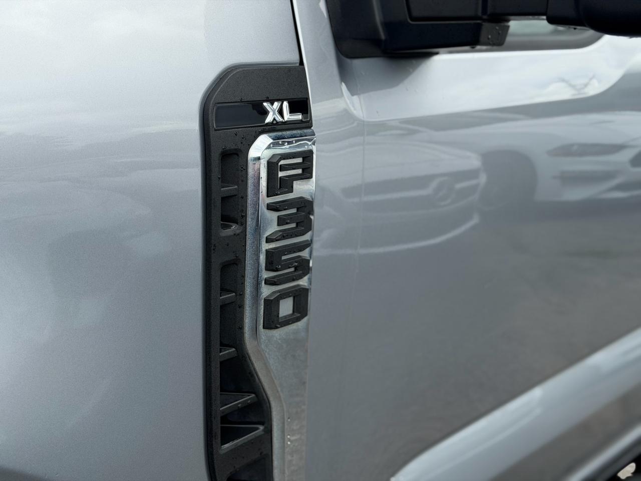 Ford F-350 SD XL Crew Cab Long Bed DRW 2WD 2023