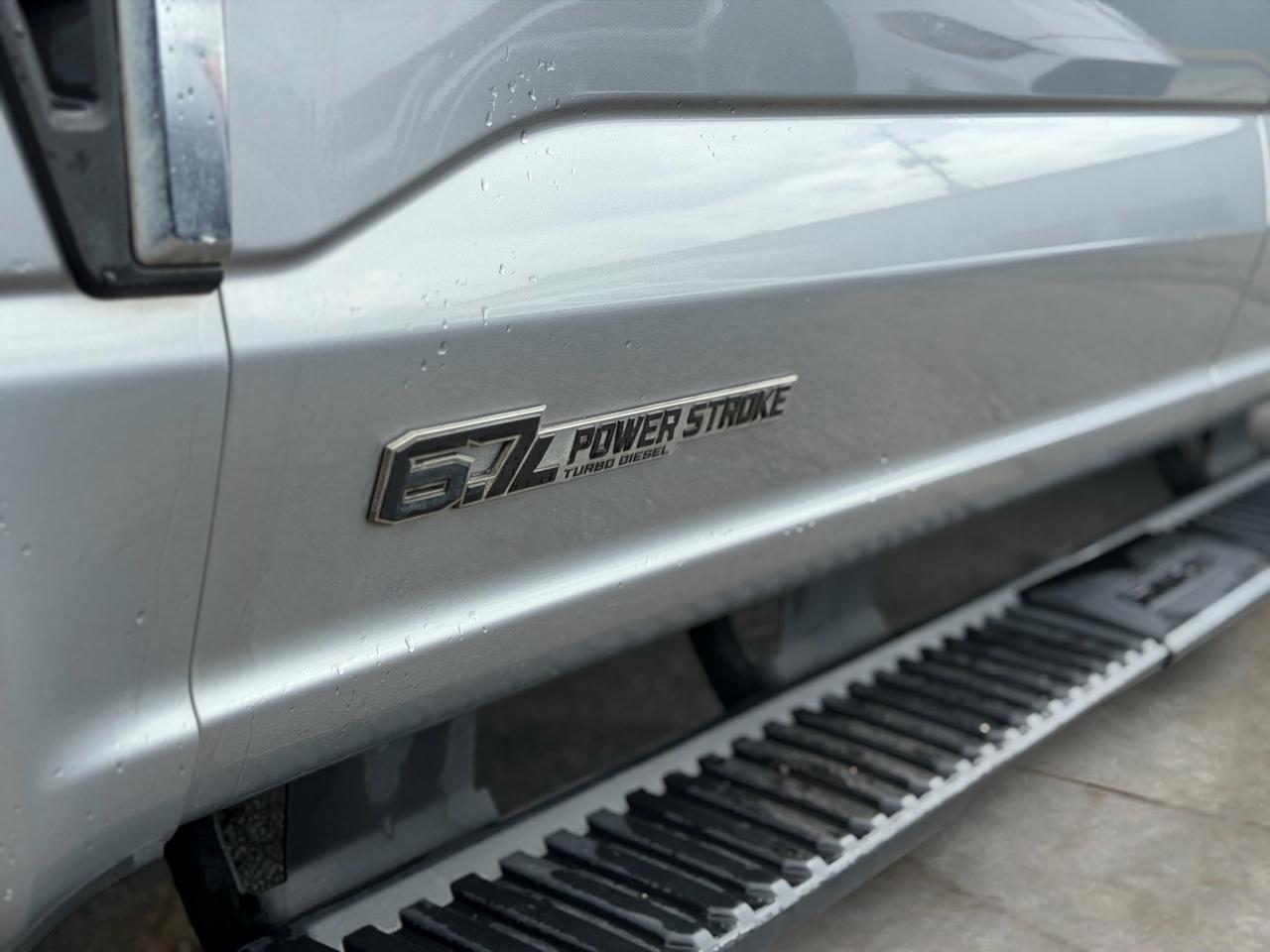 Ford F-350 SD XL Crew Cab Long Bed DRW 2WD 2023