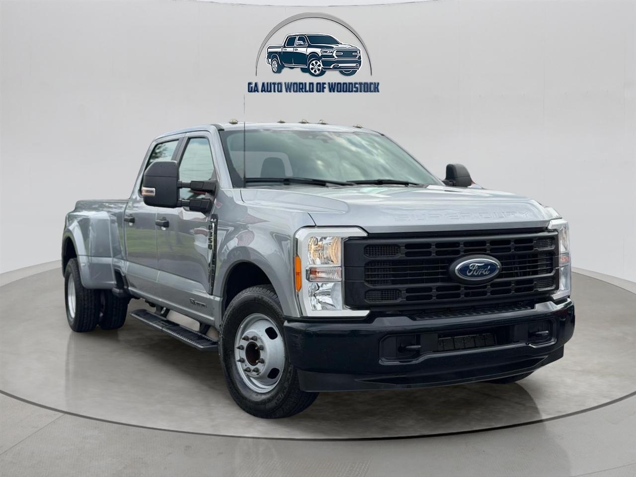Ford F-350 SD XL Crew Cab Long Bed DRW 2WD 2023