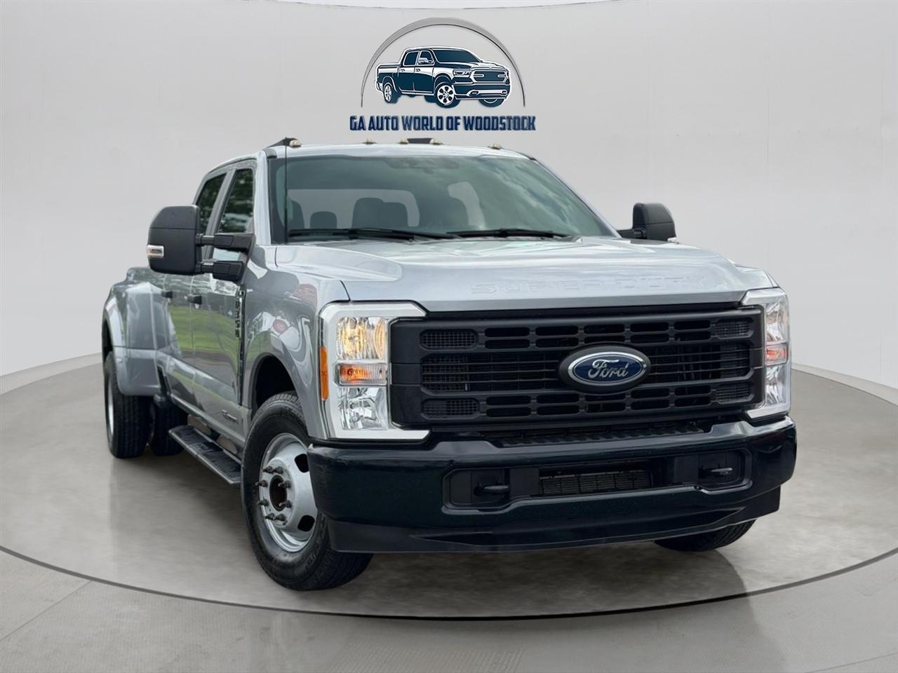 Ford F-350 SD XL Crew Cab Long Bed DRW 2WD 2023
