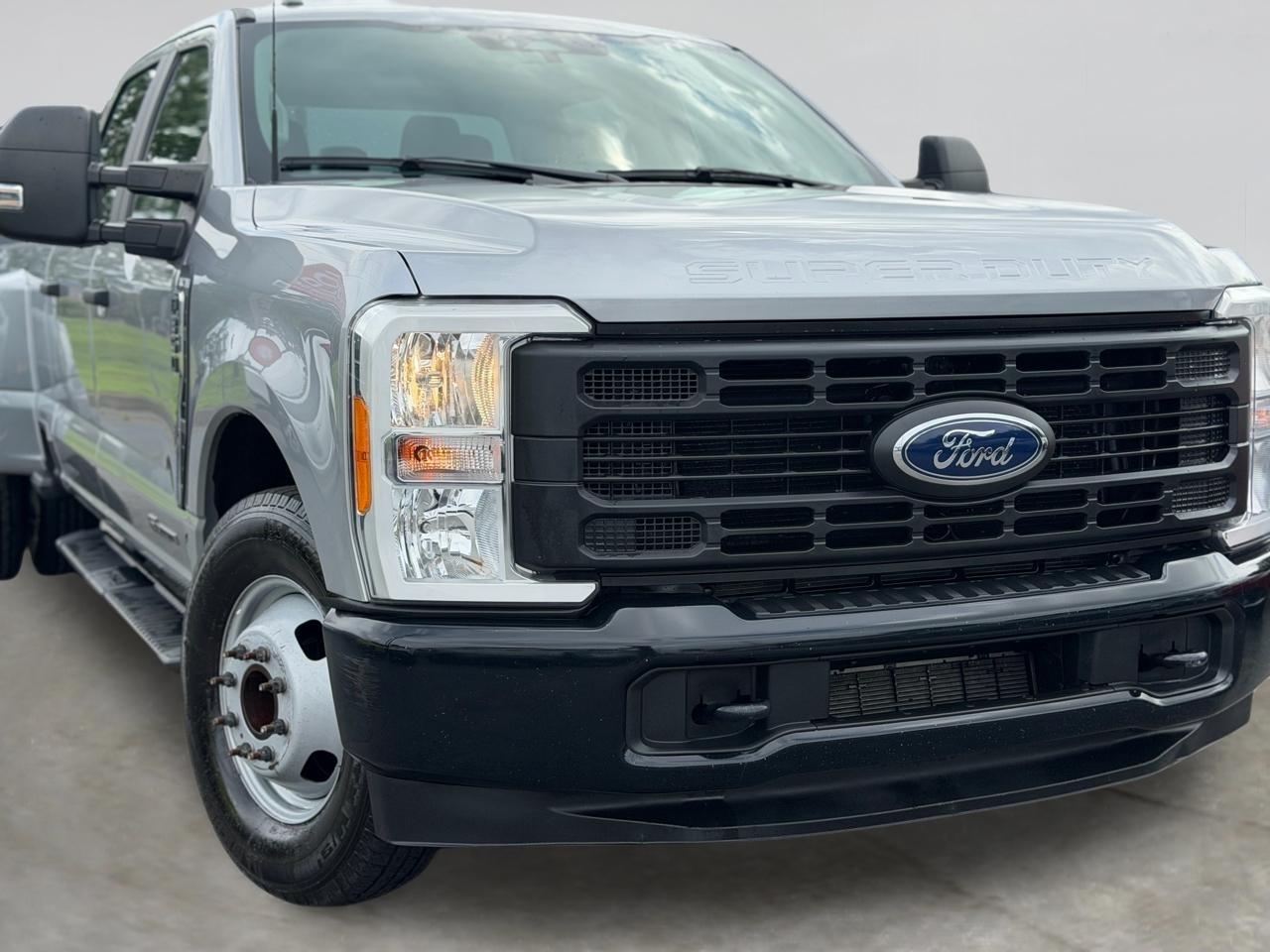 Ford F-350 SD XL Crew Cab Long Bed DRW 2WD 2023