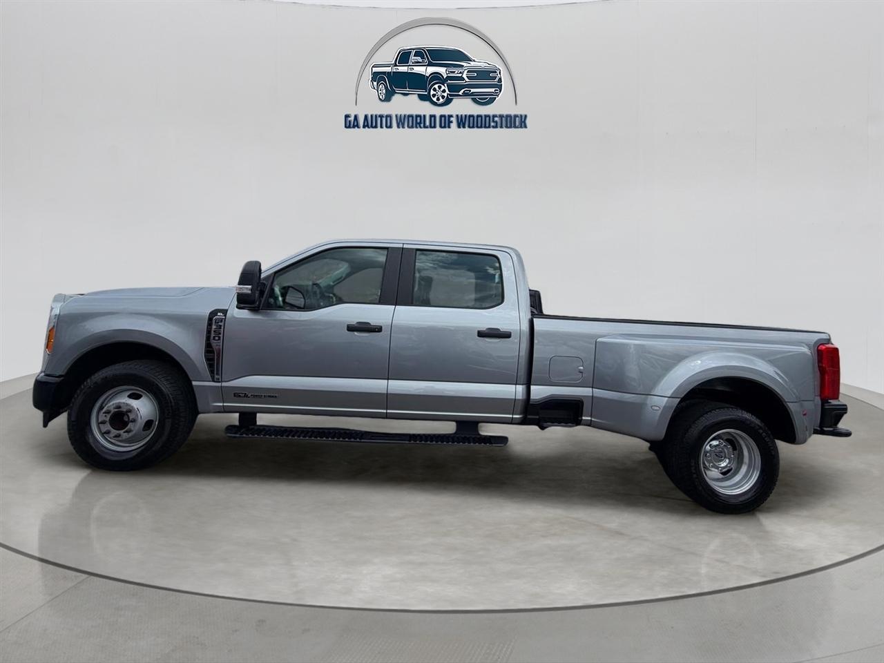 Ford F-350 SD XL Crew Cab Long Bed DRW 2WD 2023