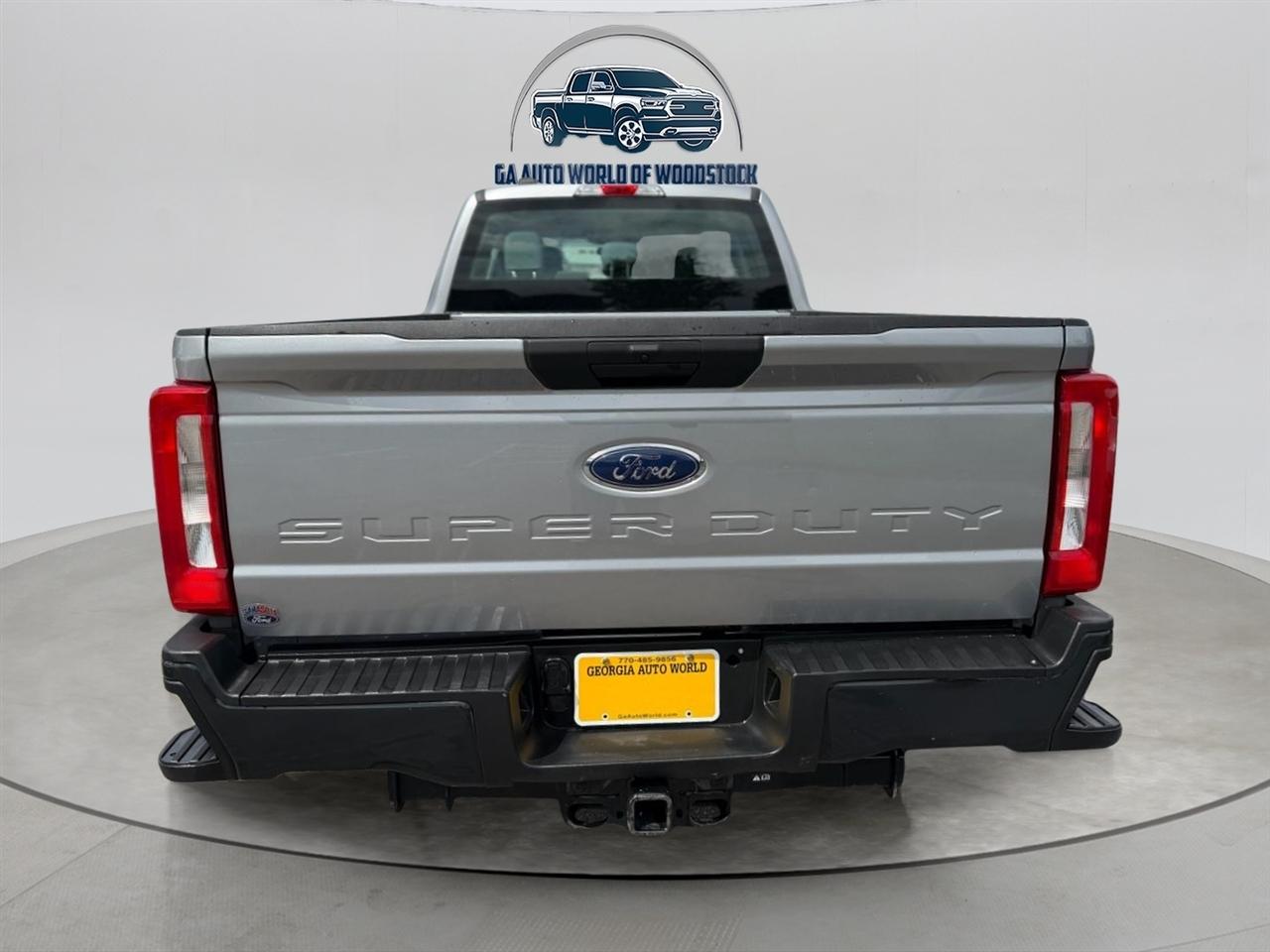 Ford F-350 SD XL Crew Cab Long Bed DRW 2WD 2023