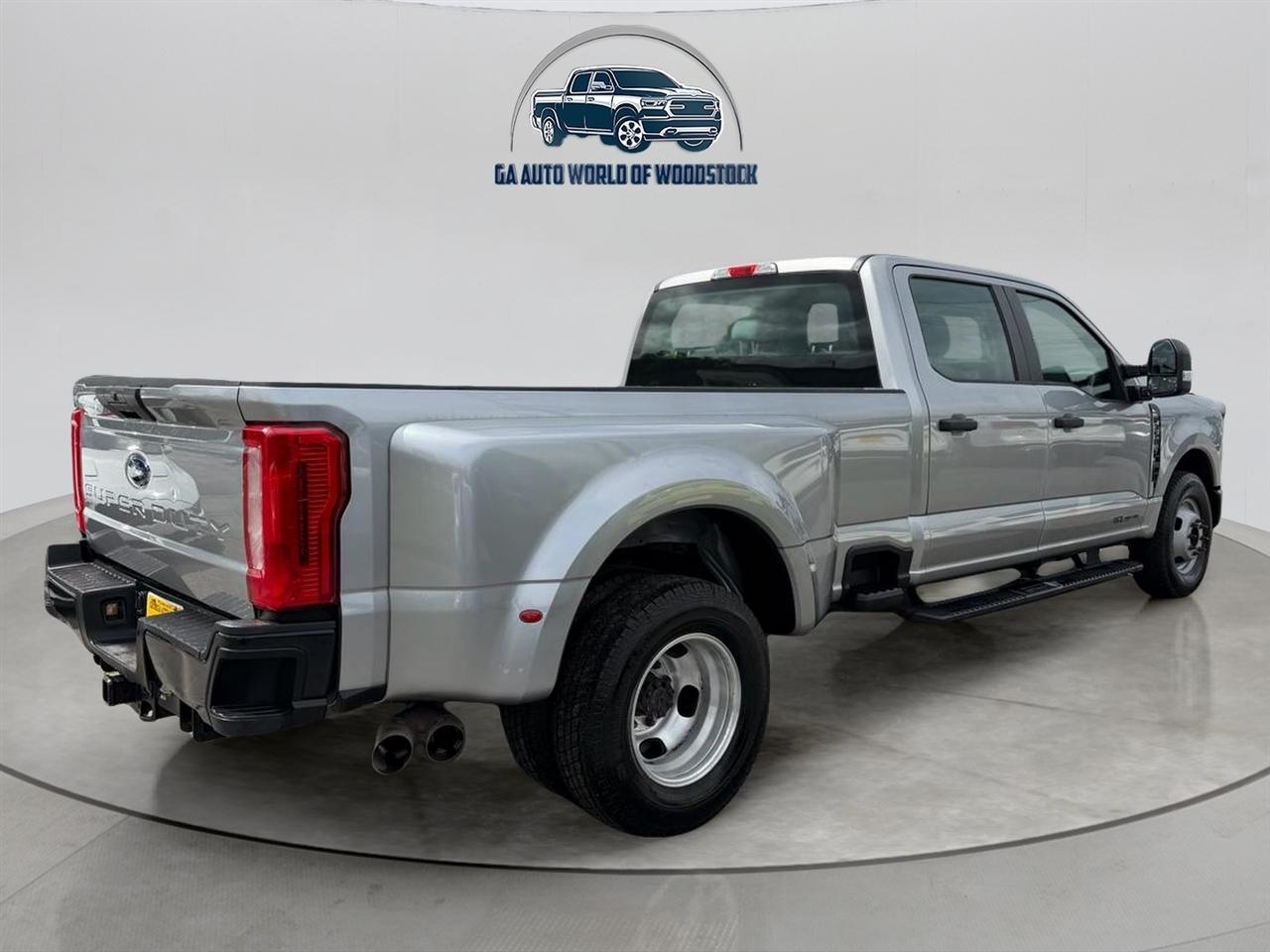 Ford F-350 SD XL Crew Cab Long Bed DRW 2WD 2023