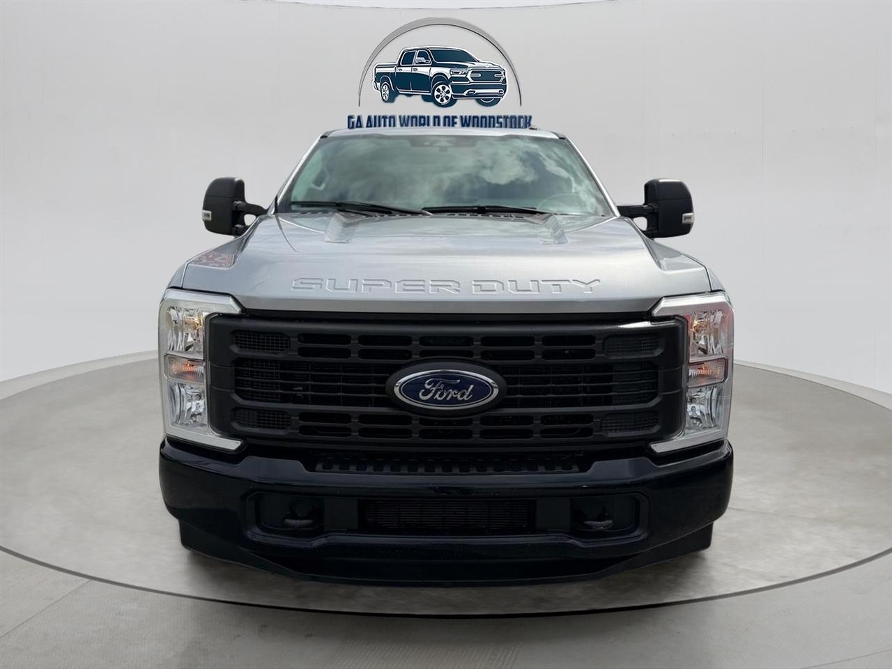 Ford F-350 SD XL Crew Cab Long Bed DRW 2WD 2023
