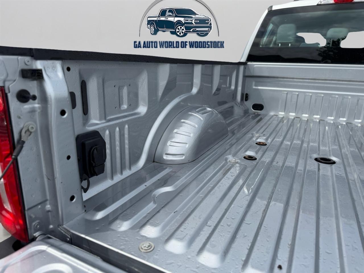Ford F-350 SD XL Crew Cab Long Bed DRW 2WD 2023