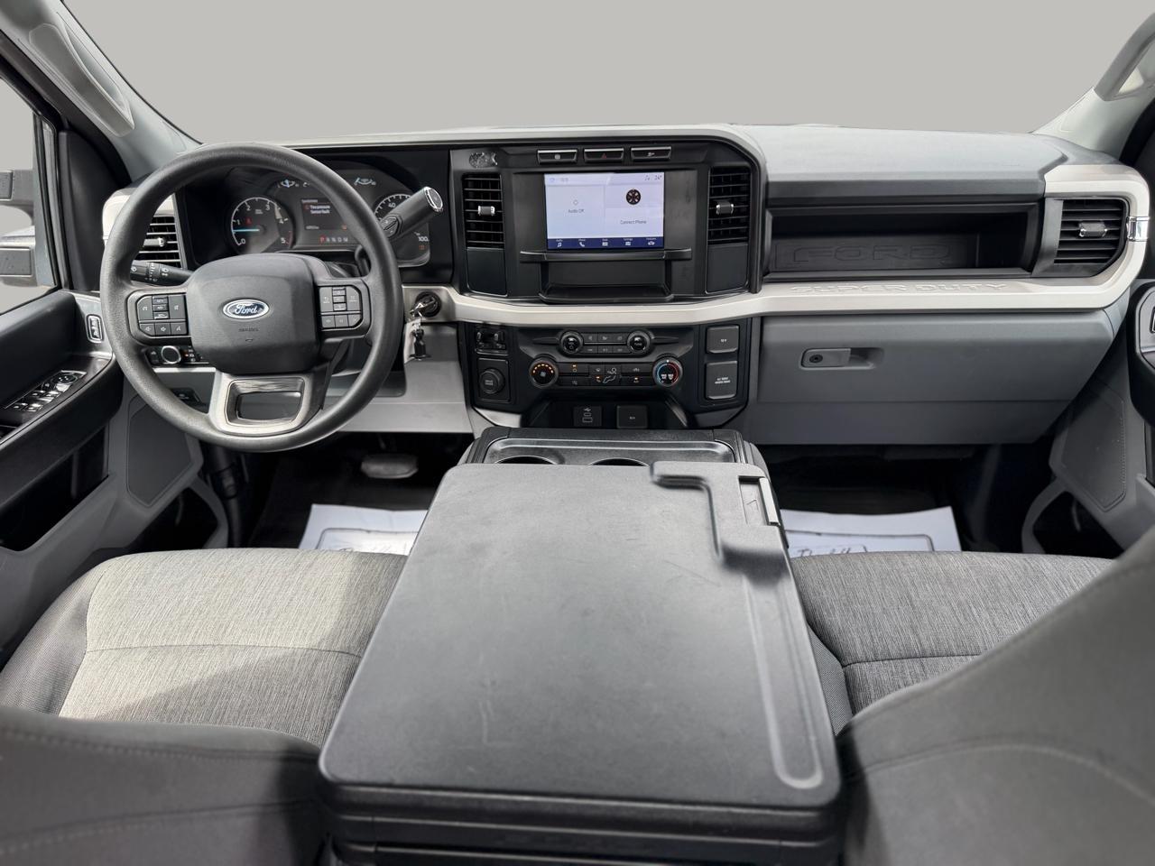 Ford F-350 SD XL Crew Cab Long Bed DRW 2WD 2023