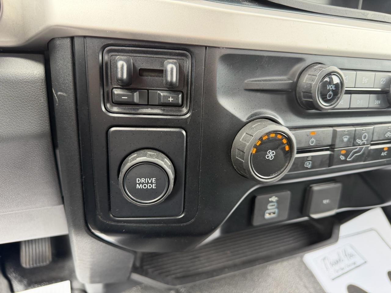Ford F-350 SD XL Crew Cab Long Bed DRW 2WD 2023