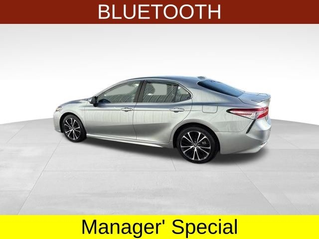 Toyota Camry SE 2020