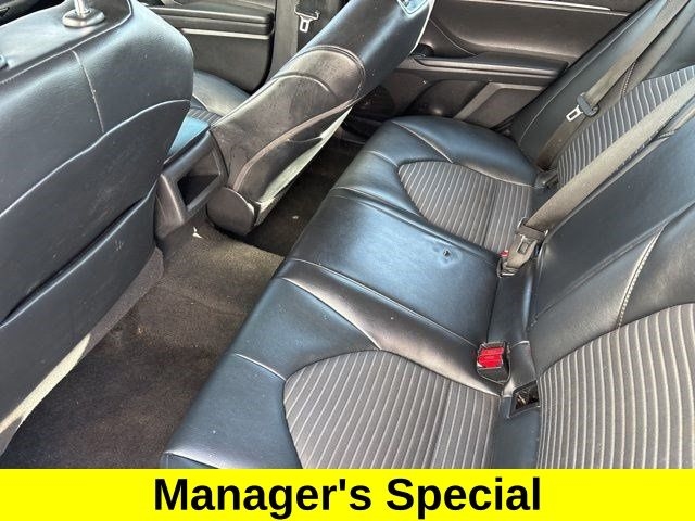 Toyota Camry SE 2020