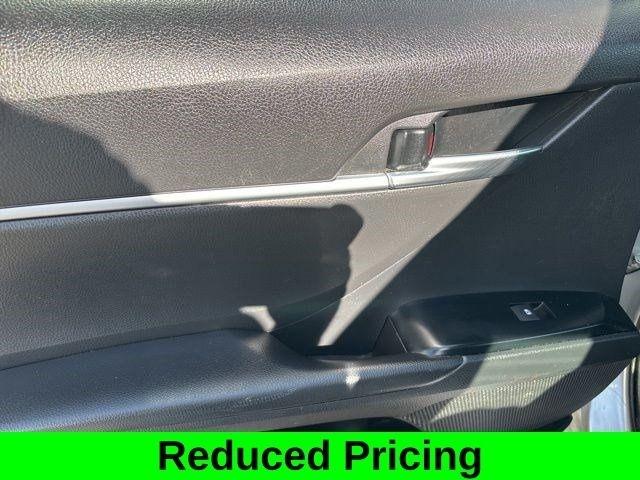 Toyota Camry SE 2020