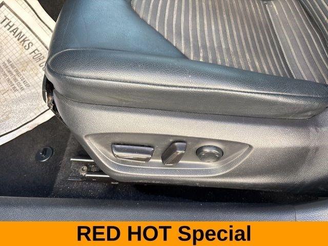 Toyota Camry SE 2020