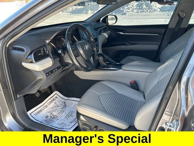 Toyota Camry SE 2022